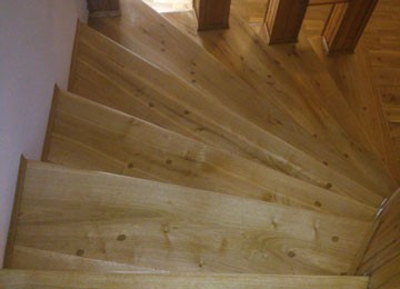 renowacja schodów z drewna